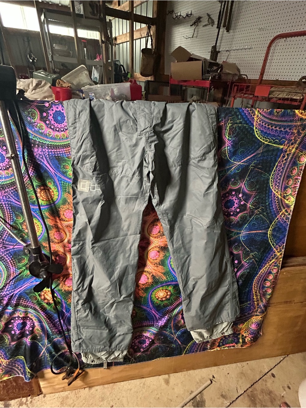 Men's Gray Cargo Outdoor Pants - Water-Ready Utility Style snow pants